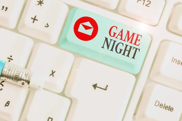 Szöveges jel mutatja játék Night. Fogalmi fotó általában a hívott a felnőtt játék dátumát, mint a póker a barátokkal. — Stock Fotó