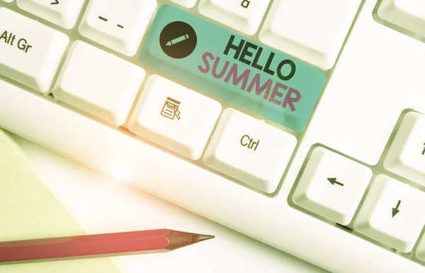 Rukopis Hello Summer. Koncept znamená období po jaru a před podzimem, kde je horko. — Stock fotografie