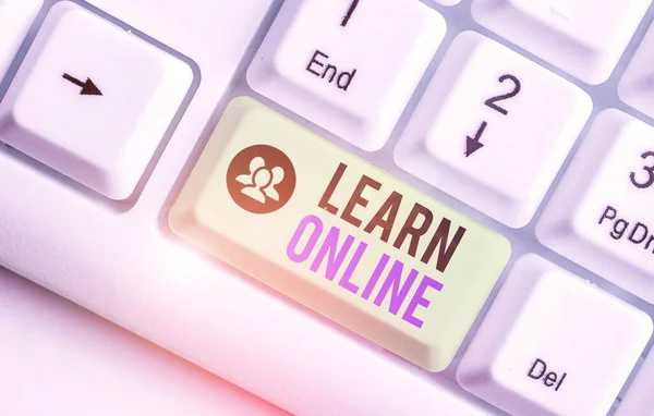 Signo de texto que muestra Learn Online. Educación conceptual fotográfica que tiene lugar a través de Internet o el ordenador . —  Fotos de Stock