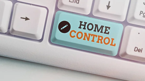Konzeptionelle Handschrift, die Home Control zeigt. Geschäftstext bietet Hausbesitzern Sicherheit und Energieeffizienz. — Stockfoto