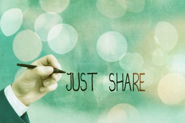 Sadece Paylaşım 'ı gösteren kavramsal el yazısı. Başka biriyle aynı anda bir şeye sahip olmak ya da kullanmak için iş fotoğrafı metni.