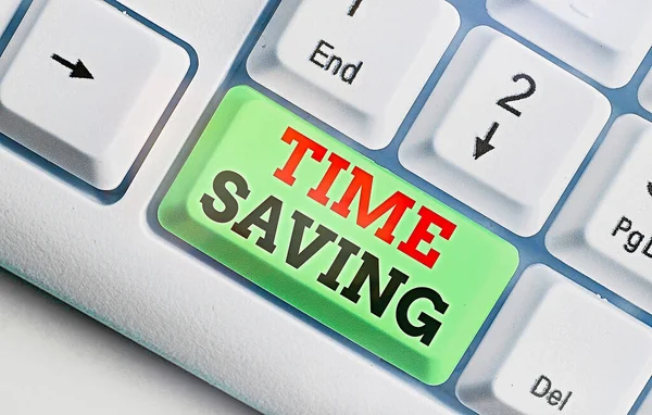 Scrittura concettuale a mano che mostra Risparmio di Tempo. Foto aziendale che mostra l'atto di ridurre la quantità di tempo necessario per fare qualcosa . — Foto Stock