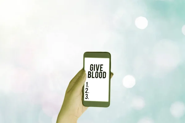 Teks menulis kata Give Blood. Konsep bisnis untuk mendemonstrasikan secara sukarela memiliki darah yang diambil dan digunakan untuk transfusi . — Stok Foto