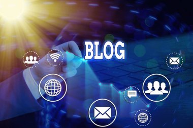 Blogu gösteren not yazılıyor. İş fotoğrafı gösterimi düzenli olarak güncellenmiş web sitesi sayfası bireysel olarak yürütülüyor.