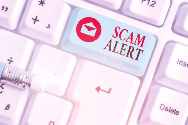 Tanda teks menunjukkan Scam Alert. Foto konseptual palsu mendapatkan uang dari korban dengan membujuknya. — Stok Foto