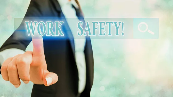 Nota escrita que muestra la seguridad en el trabajo. Fotografía comercial que muestra las políticas y procedimientos establecidos para garantizar la salud de los empleados . —  Fotos de Stock