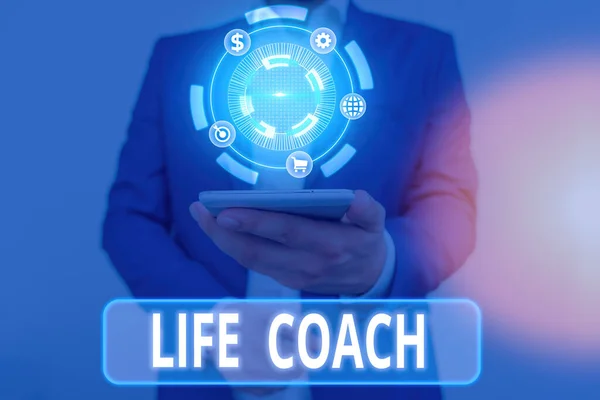 Schrijfbriefje met Life Coach. Zakelijke foto presentatie van iemand die helpt bij het identificeren van uw doelen en van plan om ze te bereiken. — Stockfoto