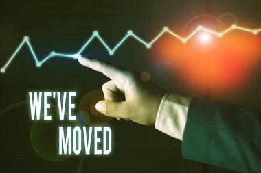 Taşındığımızı gösteren bir not yazıyorum. Güçlü duygular üzüntü veya sempati sahip Vitrine İş fotoğraf söyledi ya da yaptı.