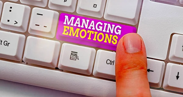 Texto de escritura de palabras Manejo de emociones. Concepto de negocio para la capacidad de estar abierto a los sentimientos y modularlos en uno mismo . — Foto de Stock
