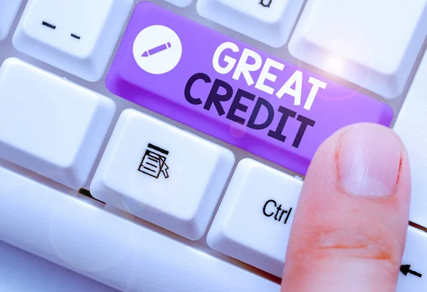 Escribiendo una nota que muestra Gran Crédito. Foto de negocios mostrando prestatario tiene alta puntuación de crédito y es un riesgo de crédito seguro . — Foto de Stock