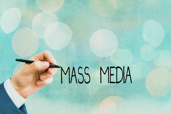 Conceptueel handschrift met Mass Media. Zakelijke foto tekst Groep toont het maken van nieuws aan het publiek van wat er gebeurt. — Stockfoto