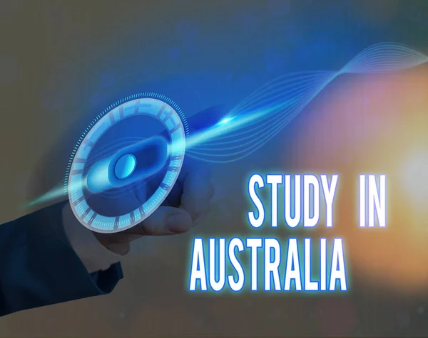 Tekst teken dat studie toont in Australië. Conceptuele foto gaan in het buitenland bestelling Voltooi uw studies. — Stockfoto
