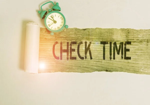Signe texte indiquant Check Time. Exemple de photo conceptuelle de vérification du temps nécessaire pour couvrir une distance spécifique . — Photo