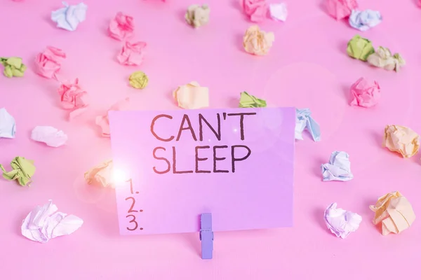 칸트 수면 (Cant sleep) 이라는 문자를 쓴다. 개념이란 잠드는 것을 의미하거나 밤에 자주 일어나는 것을 의미 한다.. — 스톡 사진