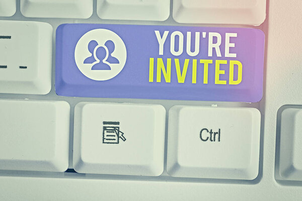 Знак с надписью You Re Invited. Концептуальное фото сделать вежливый дружеский запрос к кому-то пойти куда-нибудь
.
