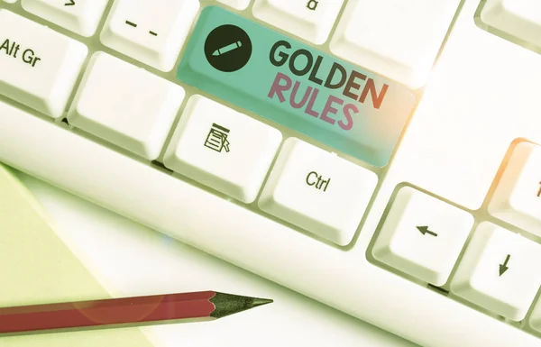 Texto de caligrafia Golden Rules. Conceito que significa princípio básico que deve sempre seguir para garantir o sucesso . — Fotografia de Stock