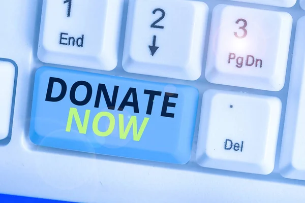 Tulisan tangan konseptual menunjukkan Donate Now. Teks foto bisnis untuk memberikan sesuatu seperti uang atau barang untuk amal atau alasan apapun . — Stok Foto