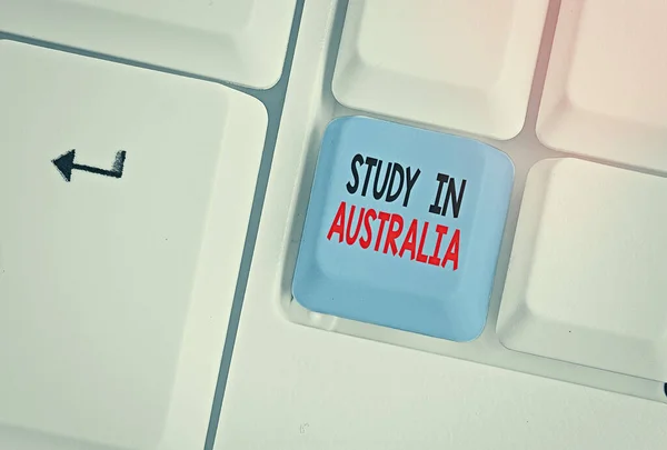 Kelime yazma metin Çalışma Avustralya'da. Yabancı ülke sipariş içine gitmek için iş kavramı çalışmalarınızı tamamlamak. — Stok fotoğraf