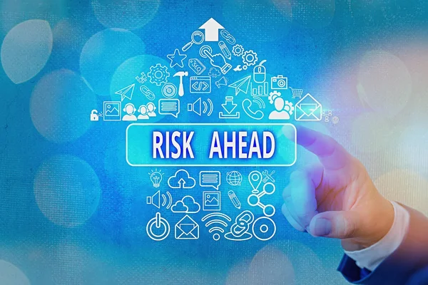 Handgeschreven tekst schrijf risico vooruit. Begrip dat een waarschijnlijkheid of dreiging van schade, letsel, aansprakelijkheid, verlies. — Stockfoto