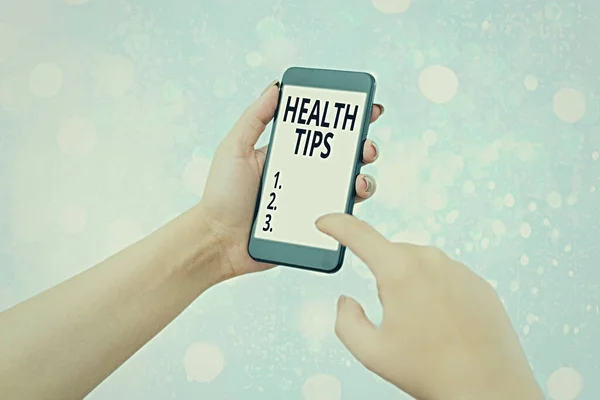 건강 지침을 보여 주는 글쓰기. 사업 사진을 보여 주는 조언이나 건강에 도움이 되는 정보. — 스톡 사진