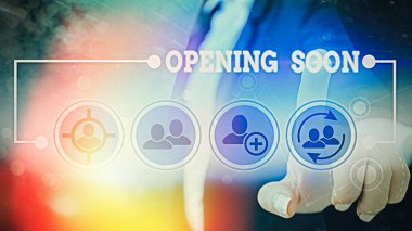 Kısa mesaj yakında açılacağını gösteriyor. Kavramsal fotoğraf bir eylem ya da halka açık olma durumu.