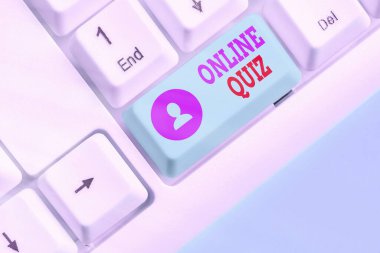 Kelime yazma metni çevrimiçi sınav. Oyun için iş konsepti ya da internette yayınlanan bir zihin sporu.