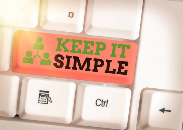 Tekst pisania słów Keep It Simple. Koncepcja biznesowa dla zapytać coś łatwego zrozumieć nie wdawać się zbyt wiele szczegółów. — Zdjęcie stockowe