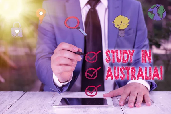 Conceptuele hand schrijven die studie in Australië toont. Zakelijke foto tekst naar het buitenland bestelling Voltooi uw studies. — Stockfoto