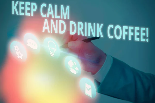Pismo pisma Zachowaj spokój i pij kawę. Koncepcja oznacza zachęcać do picia kofeiny i relaks. — Zdjęcie stockowe