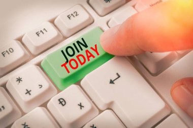 El yazısı metni Bugün Katıl. Yeni bir grup üyesi olmak ya da organizasyona kaydolmak anlamına geliyor.