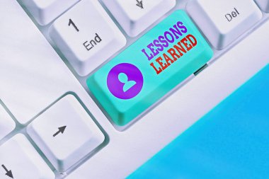 Kelime yazma metin Dersler Öğrendim. Deneyimle kazanılan bilgi veya anlayış için iş kavramı.