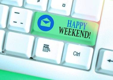 Kelime yazma mesajı Mutlu Hafta Sonu. Güzel bir şey için iş kavramı ortaya çıktı ya da hayattan memnunlar..