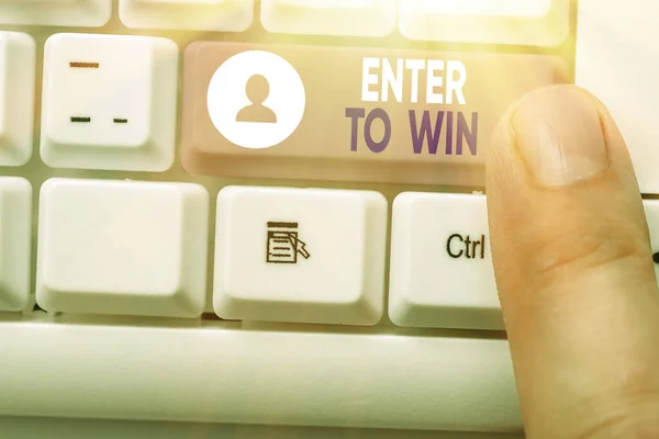 Tekst pisania słów Enter To Win. Koncepcja biznesowa wymiany czegoś wartościowego na nagrodę lub szansę na wygraną. — Zdjęcie stockowe