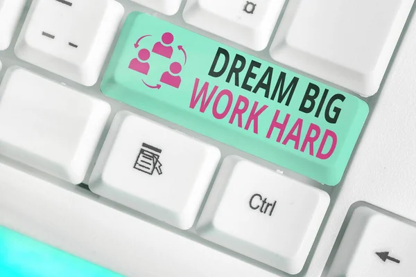 Znak tekstowy pokazujący Dream Big Work Hard. Zdjęcie koncepcyjne Uwierz w siebie i podążaj za marzeniami i celami. — Zdjęcie stockowe