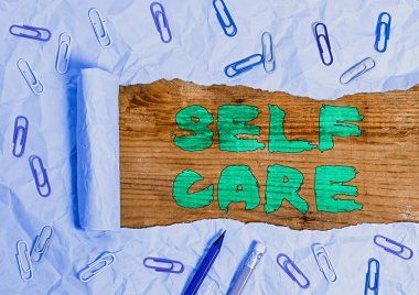 Kelimelerle yazılan Öz Bakım. İnsan sağlığını iyileştirmek için harekete geçme konsepti.