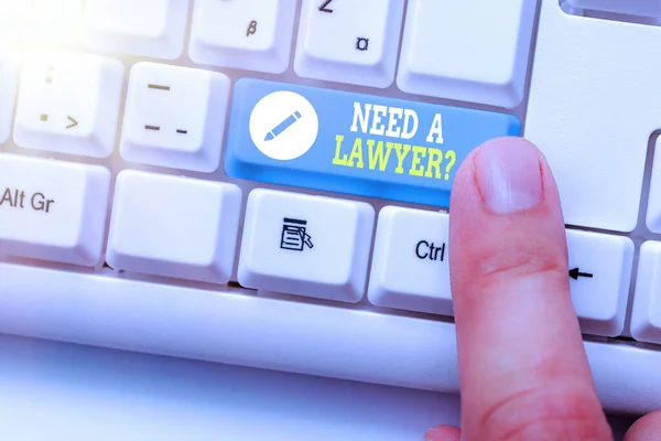 Skriva lapp som visar Need A Lawyer Question. Företagsfoto visa upp frågar någon som behöver en rättslig frågor och tvister. — Stockfoto