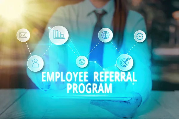 Nota escrita que muestra el Programa de Referencia de Empleados. Foto de negocios mostrando empleados son recompensados por la introducción de reclutas . — Foto de Stock