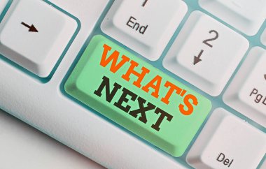 Sırada ne olduğunu gösteren kavramsal el yazısı. İş fotoğrafı sergisi, gelecekten bahsediyor ya da şu andan sonra olacaklardan..