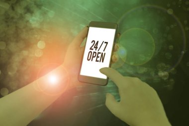 El yazısı 24 ya da 7 Açık. Hizmet etmek için her zaman mevcut olan bir servisi tanımlamak için kullanılan kavram anlamı.