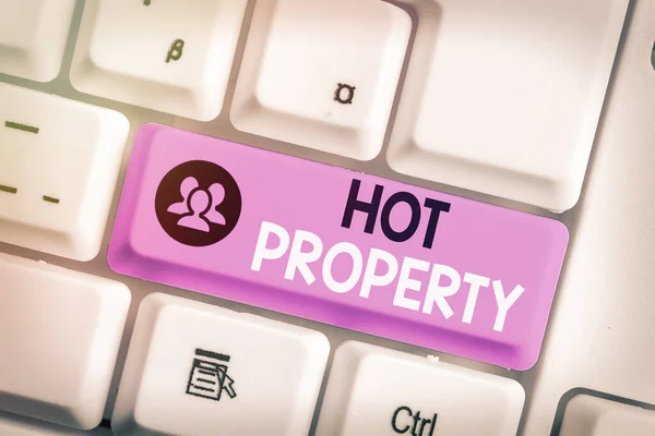 Writing note showing Hot Property. Business photo showcasing one that many showing want to buy and it is highly desirable. — Stok fotoğraf