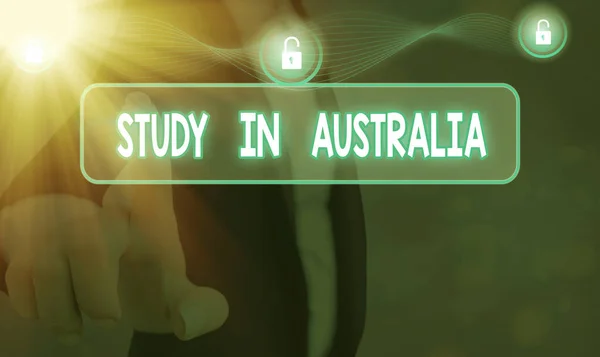 Text skylt som visar studie i Australien. Konceptuell foto gå in i utländsk land Beställ slutföra dina studier. — Stockfoto