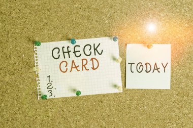 Kelime yazma kontrol kartı. İş konsepti, hesap sahibinin Corkboard renk boyut kağıt raptiye raptiyesi ilan panosundaki fonlara erişmesini sağlar.