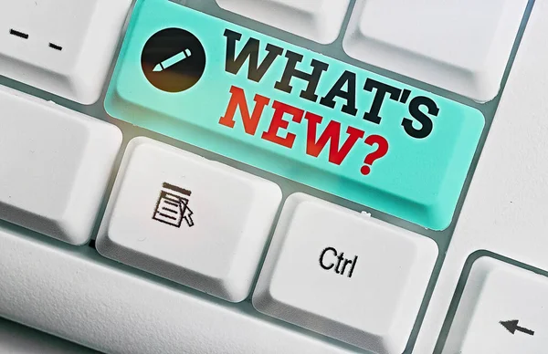 Schrijfbriefje met What 's New Question. Zakelijke foto presentatie als je iemand vraagt over zijn huidige live evenementen acties. — Stockfoto