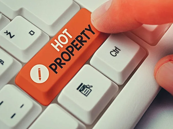 El yazısı, Hot Property. Bir çok kişinin satın almak istediği bir kavram ve bu çok cazip.. — Stok fotoğraf
