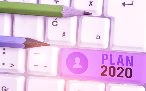 显示2020年计划的文字标志。明年做或完成某事的概念性的详细建议. — 图库照片