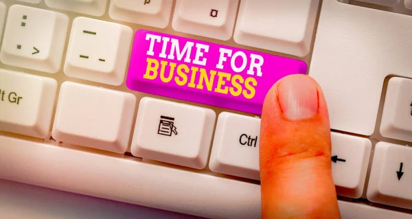 Szövegírás ideje az üzletre. Üzleti koncepció ügyletek teljesítésére az ügyfélnek ígért időszakon belül. — Stock Fotó