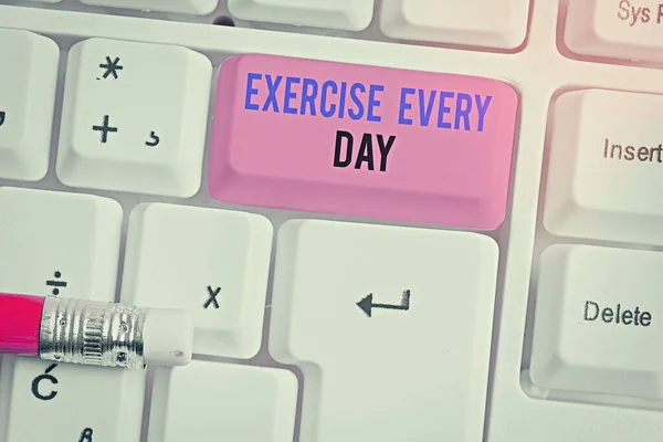 Kelime yazma metin Egzersiz Her Gün. Formda ve sağlıklı olmak için vücut enerjik hareket için Iş kavramı. — Stok fotoğraf