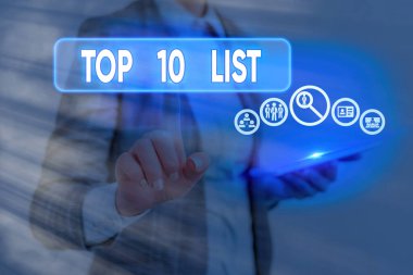 Top 10 Listesini gösteren kavramsal el yazısı. İş fotoğrafı metni belirli bir listedeki en önemli ya da en başarılı on öge.