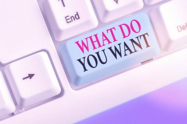 Word yazma metni Ne İstiyorsunuz. Birine bir şey sunmak veya onların ihtiyacı nı sormak için kullanılan iş konsepti.