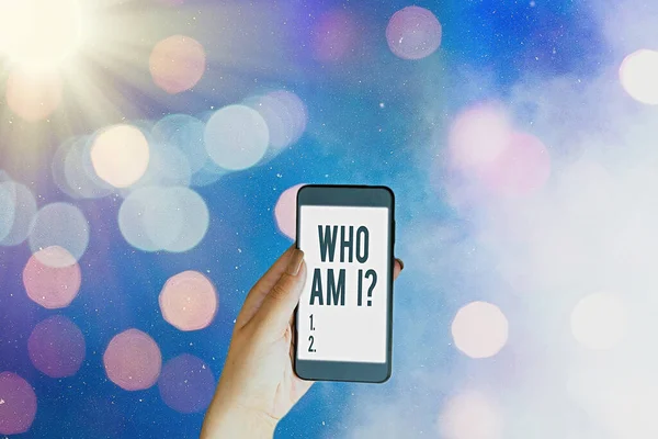 Szövegíró szöveg Ki vagyok én Kérdés. Üzleti koncepció az önazonosságról vagy személyes életcélról való kérdezésre. — Stock Fotó